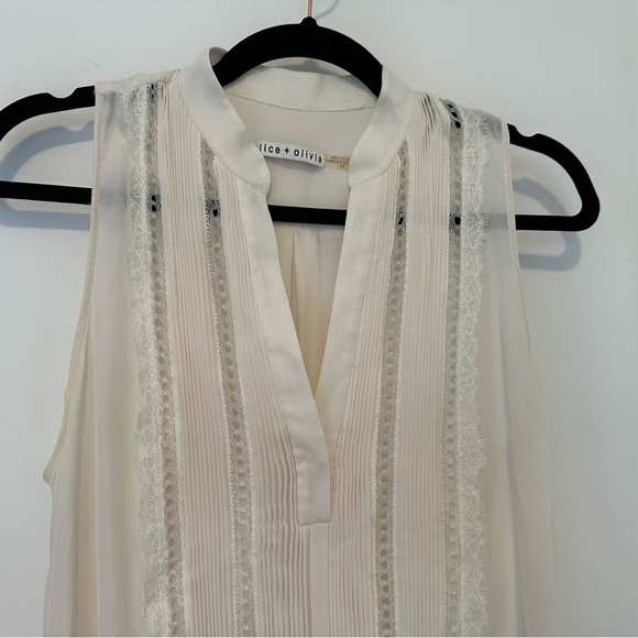 Alice + Olivia ivory semi-sheer pleated sleeveless blouse- size S/P - Picture 6 of 8